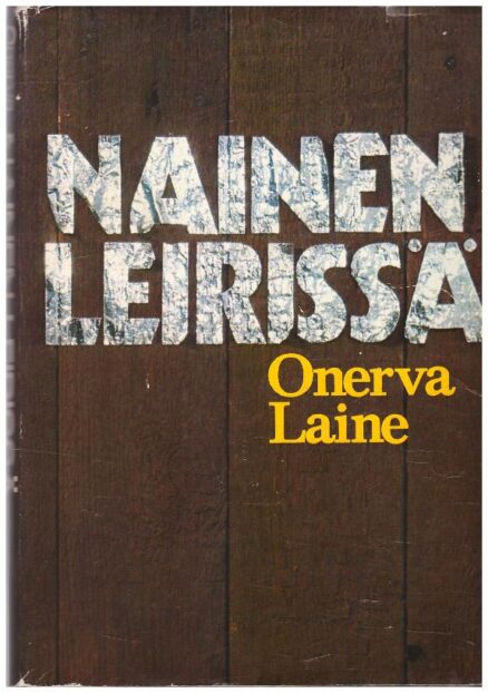 Nainen leirissä