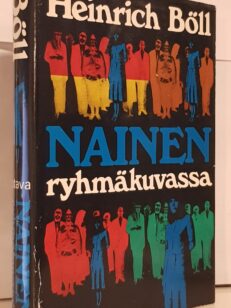 Nainen ryhmäkuvassa