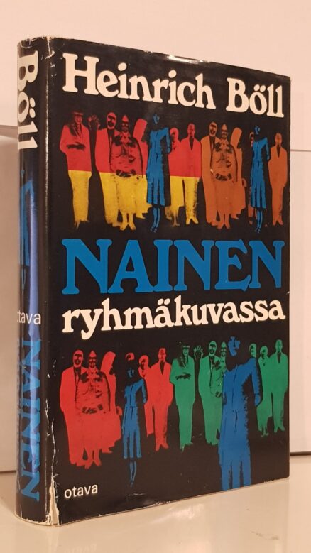 Nainen ryhmäkuvassa