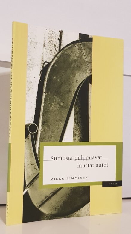 Sumusta pulppuavat mustat autot